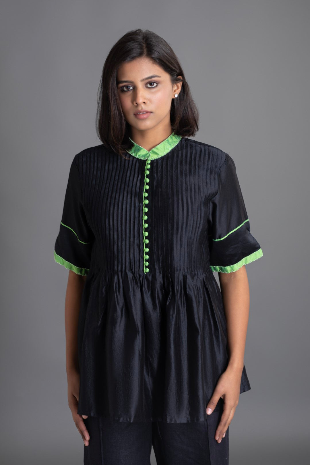 Obsidian Top with Lime collar and cuff