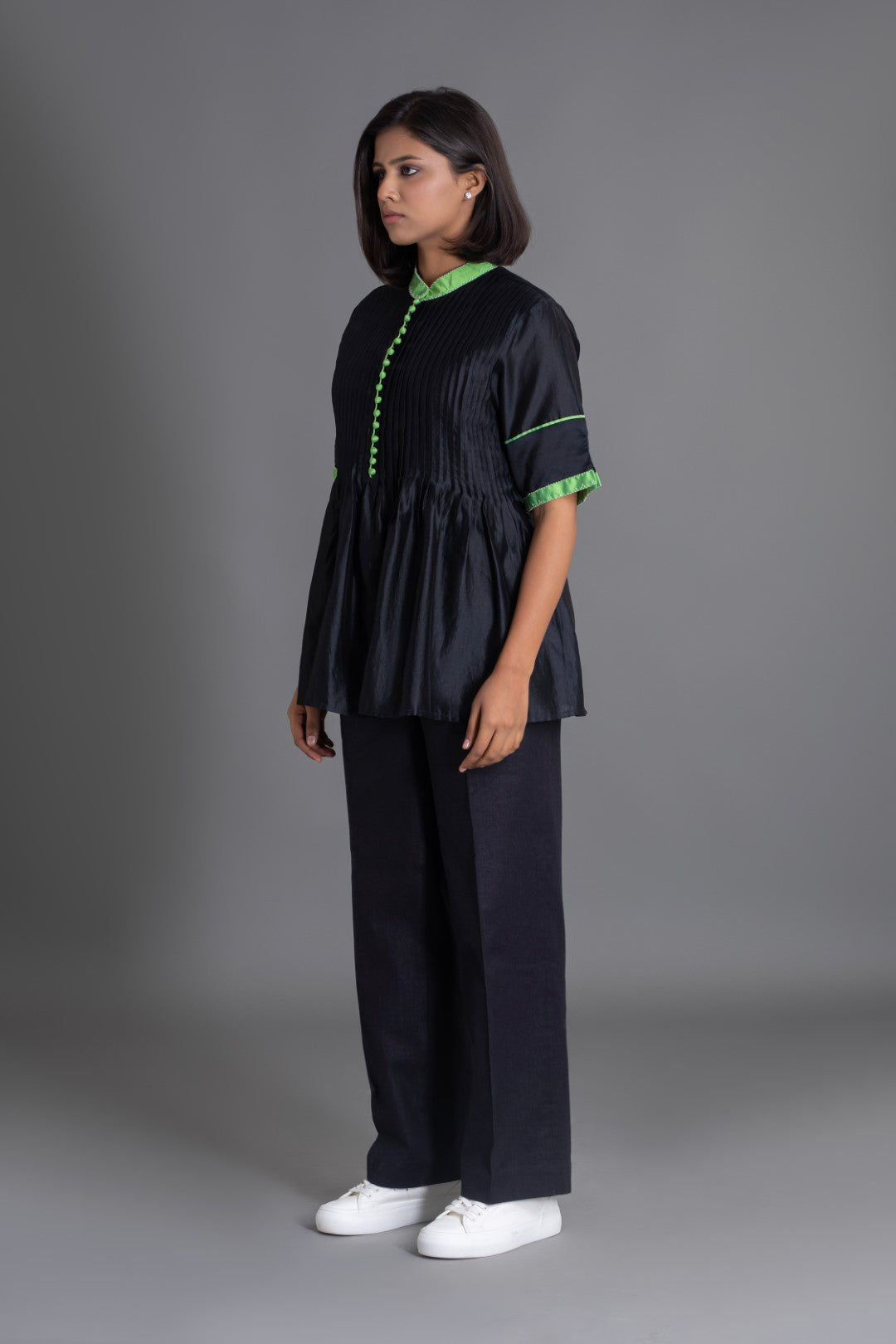 Obsidian Top with Lime collar and cuff