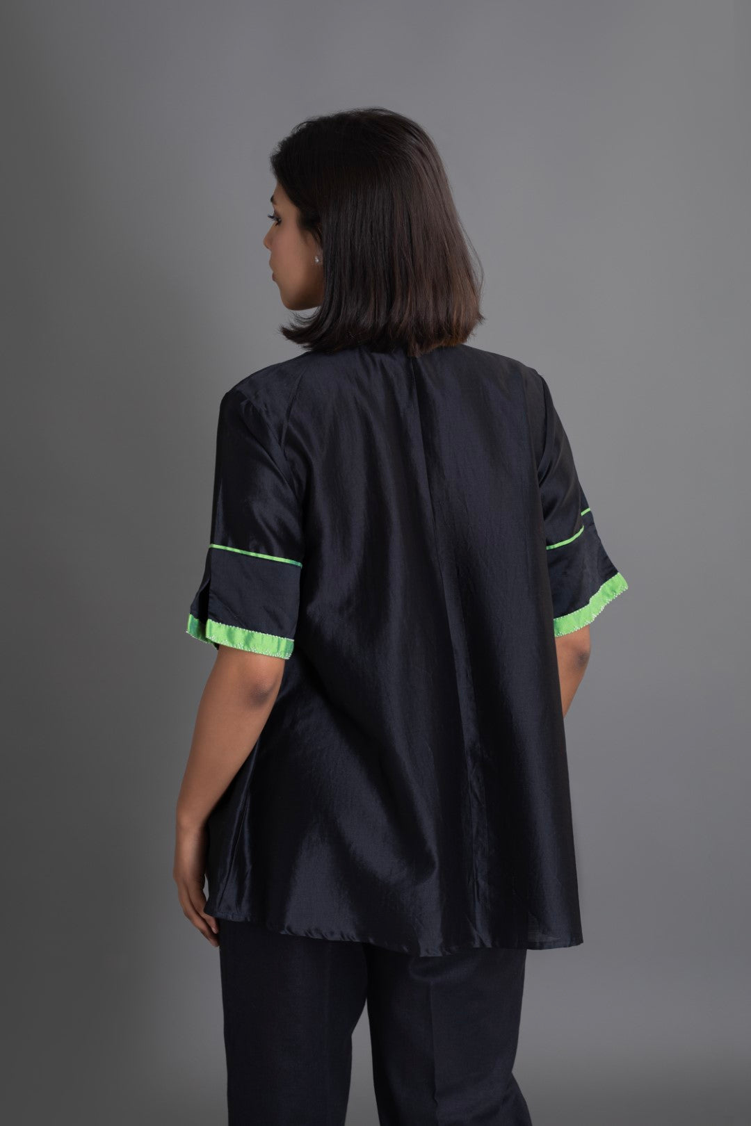 Obsidian Top with Lime collar and cuff